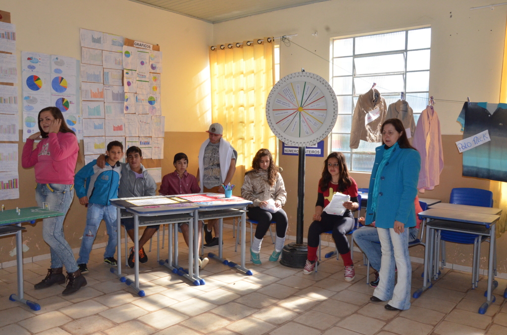 1ª Feira do Conhecimento envolveu escola e comunidade