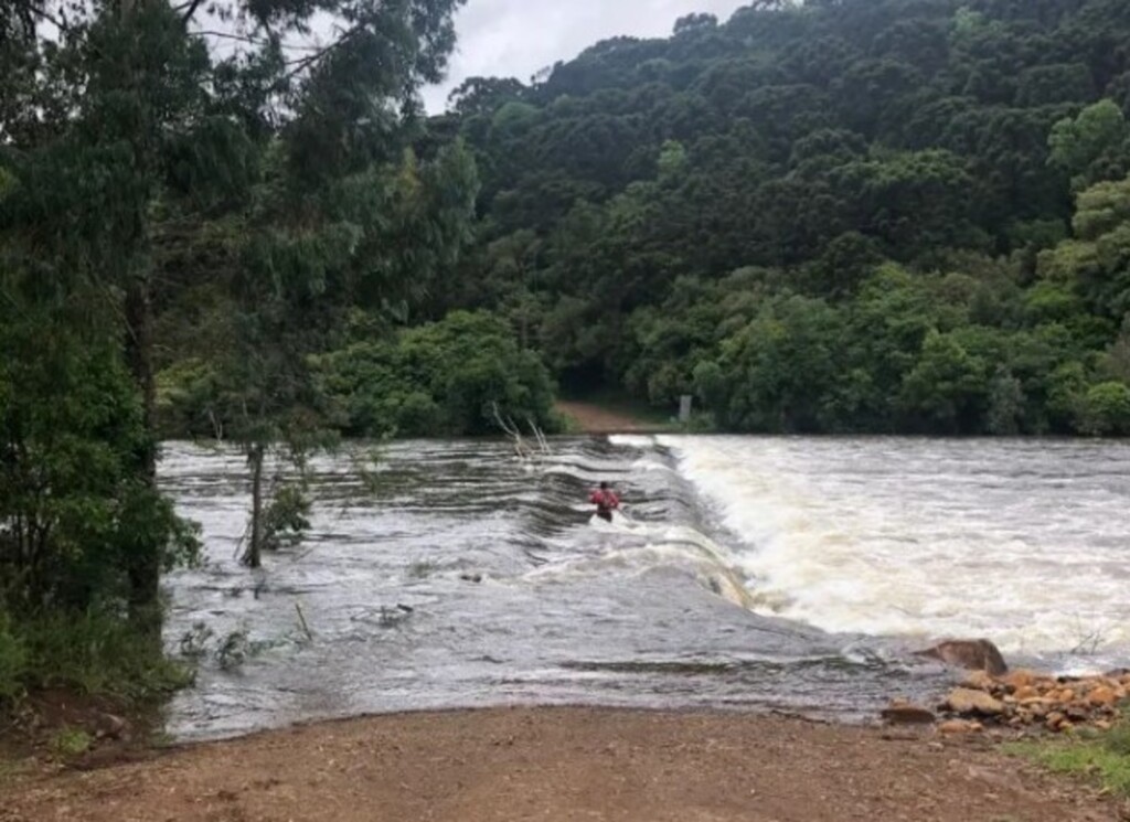 Rapaz desaparece ao tentar cruzar Ponte do Rio Pelotas a pé