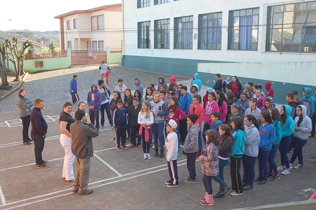 Atividades de divulgação do Escotismo são realizadas em escolas