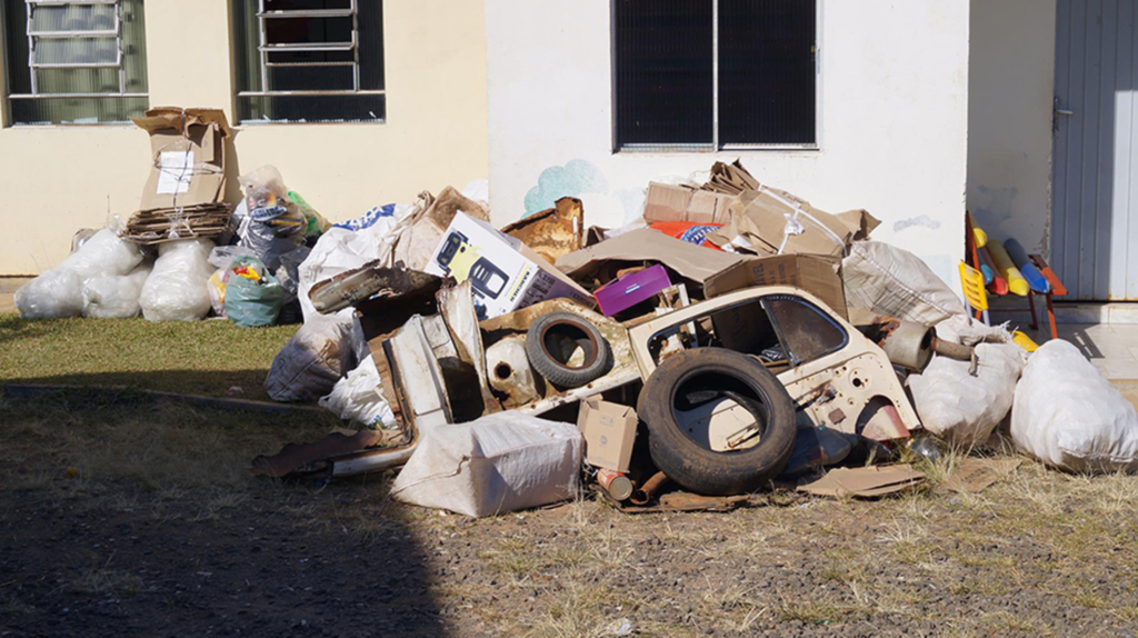 Gincana resultou no recolhimento de  mais de três toneladas de lixo