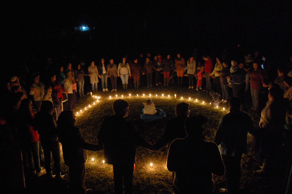 N. M. Maria Eleci do Marmeleiro realizou belíssimas homenagens as mães com terço luminoso