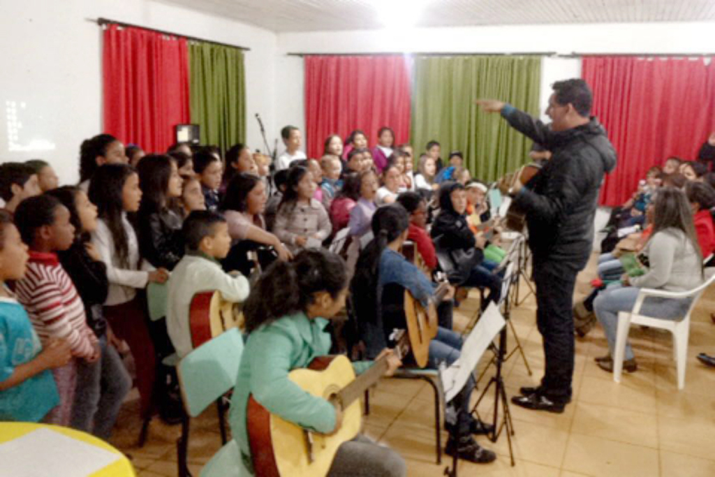 Mães receberam homenagens dos alunos do SCFV
