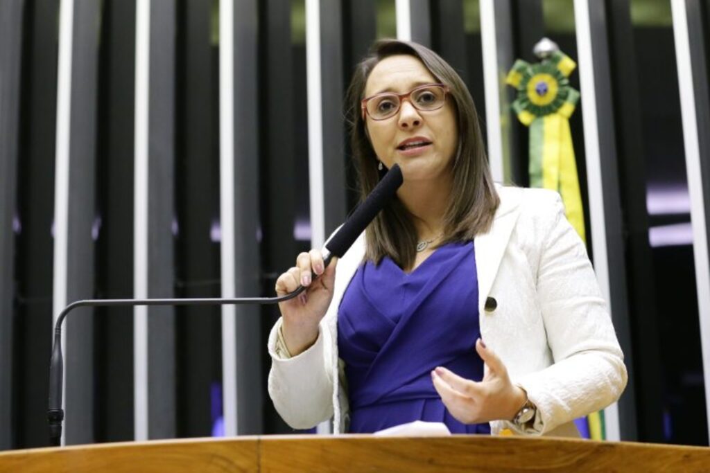 Câmara aprova obrigatoriedade de notificação de indícios de violência contra a mulher