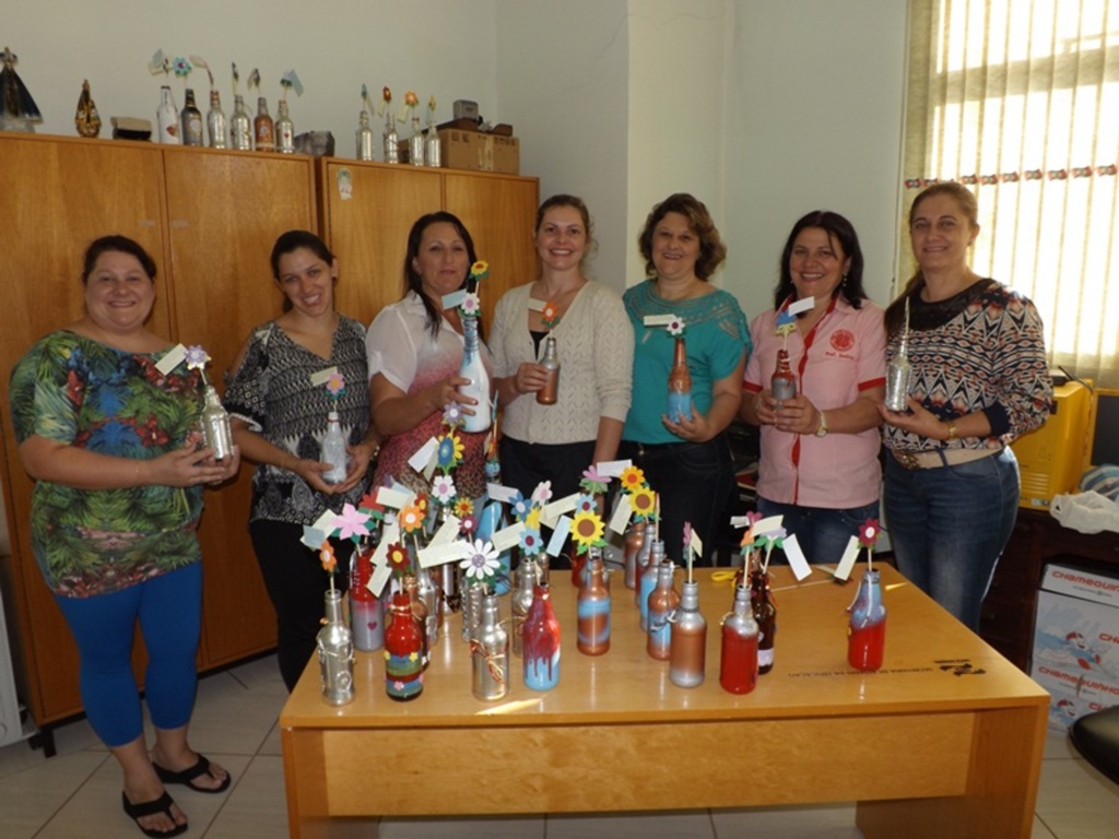 Material reciclável foi utilizado para homenagear mulheres abdonenses