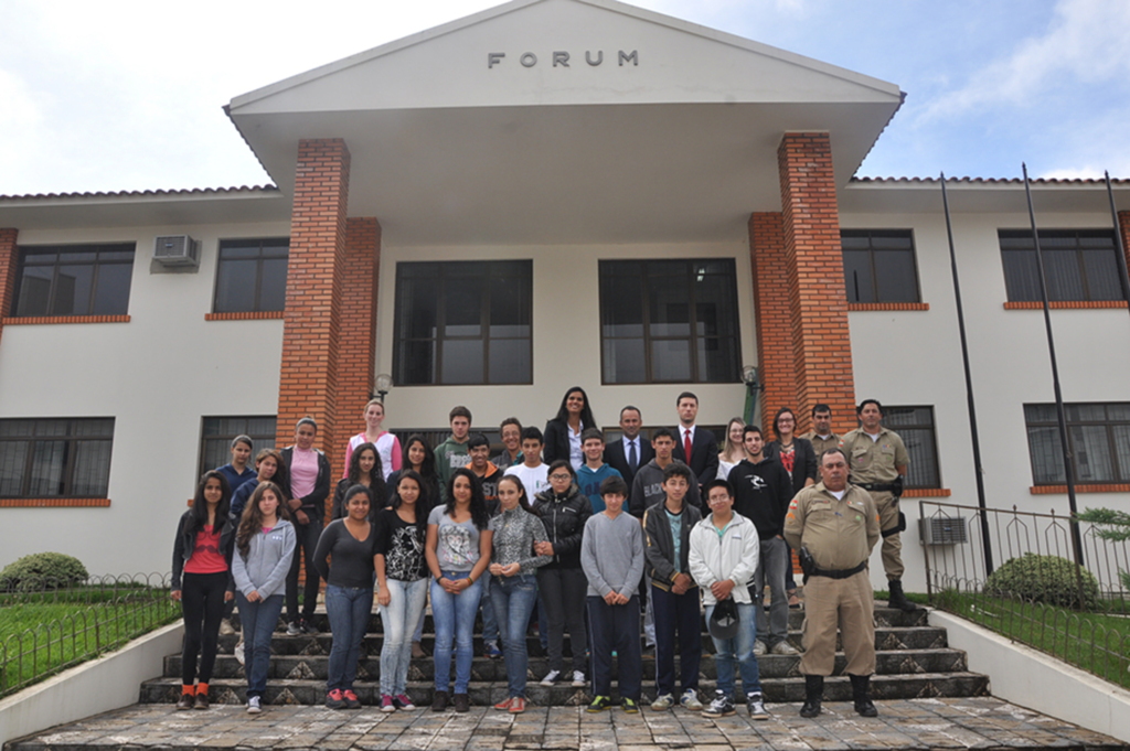 Estudantes visitaram o Fórum da Comarca de Anita Garibaldi