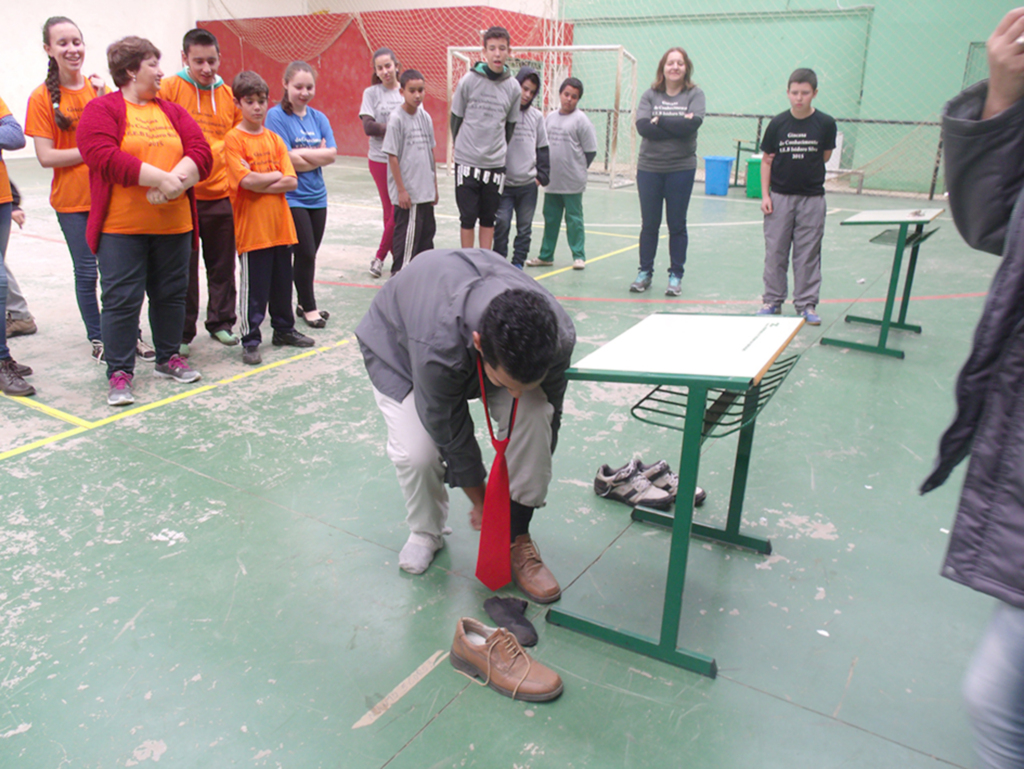 Escola realiza gincana para comemorar Dia da Criança e do Professor