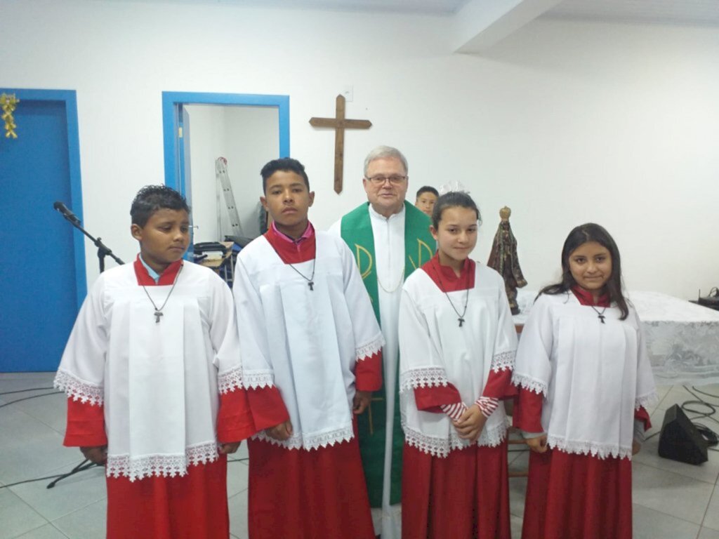  - Pároco Frei Justino Stolf e os Primeiros Coroinhas dos loteamentos João Lanhi e Nova Capinzal.