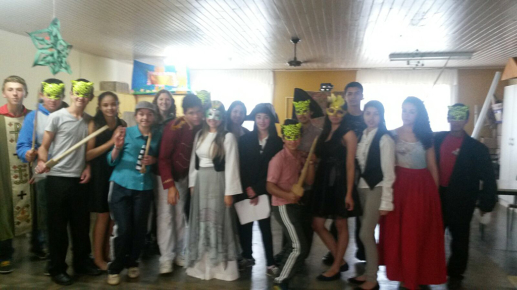 Teatro na Escola com alunos da Escola Otília Ulyssea Ungaretti