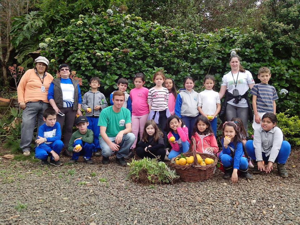 Estudantes participaram de aula especial no Sítio das Carovas