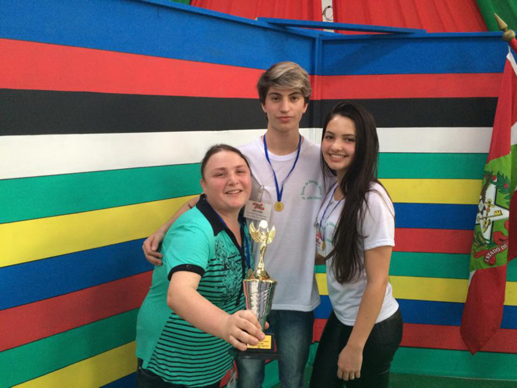 Estudantes conquistam primeiro lugar em Feira, com experimento contra o câncer