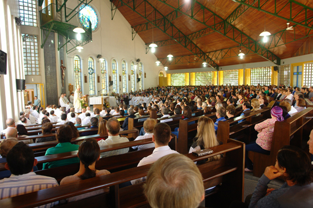  - Fiéis lotaram a Igreja Matriz São Pedro