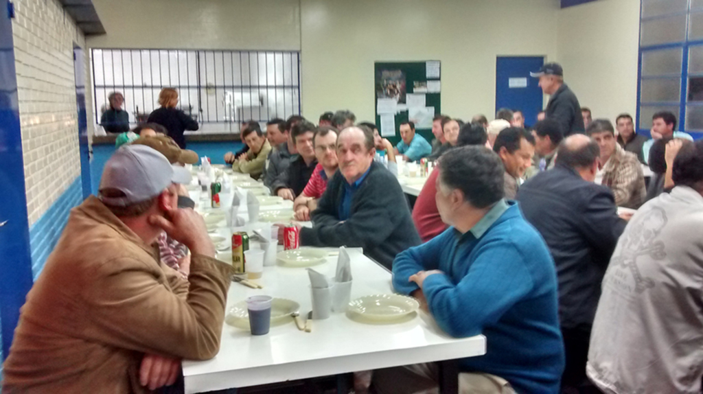 Escola Marcírio homenageia pais com  jantar e apresentações