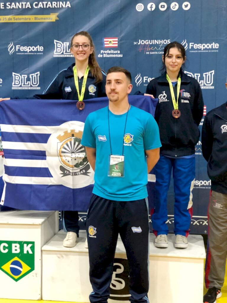 ATLETA DANIELI SARETTA CONQUISTA MEDALHA NOS JOGUINHOS ABERTOS DE SC