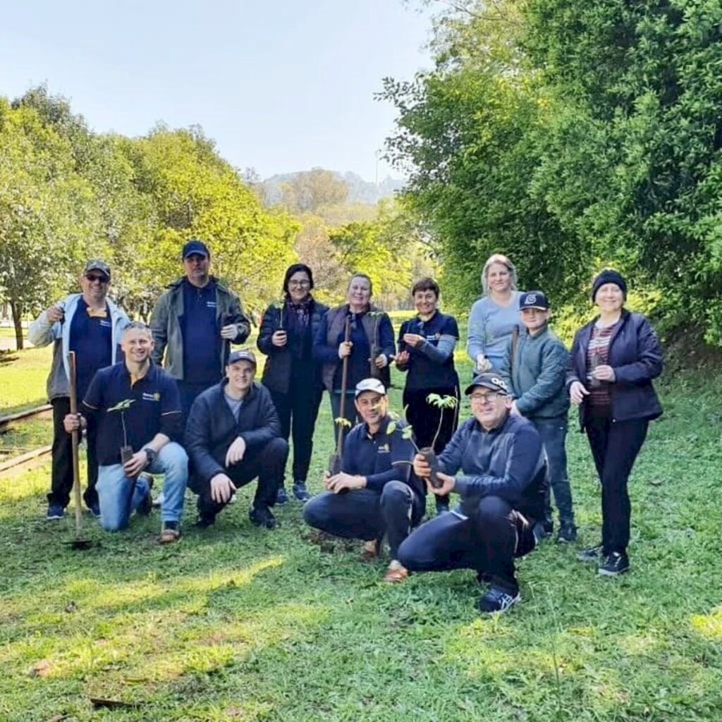 Dia da Árvore comemorado com plantio de árvores em Capinzal