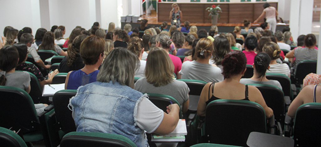  - Semana foi de capacitação para os professores e auxiliares da rede municipal em Seara