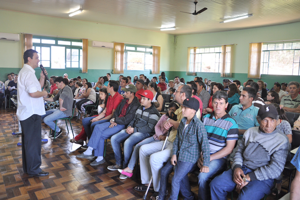 E.E.B. Padre Antonio realiza ?Dia da família na escola?