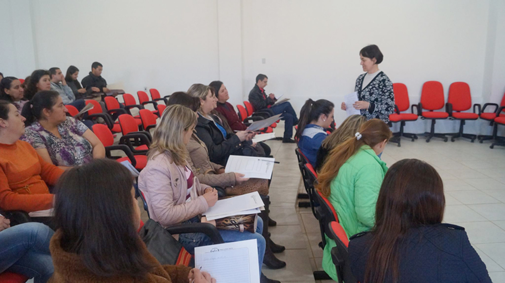 Professores participam de reunião ao retorno do recesso escolar