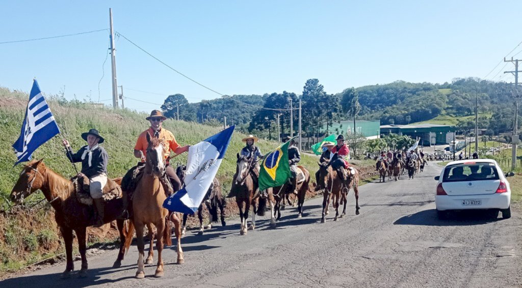 Foto: Aldo Azevedo / jornalista - Cavalgada, em honra a Semana Farroupilha