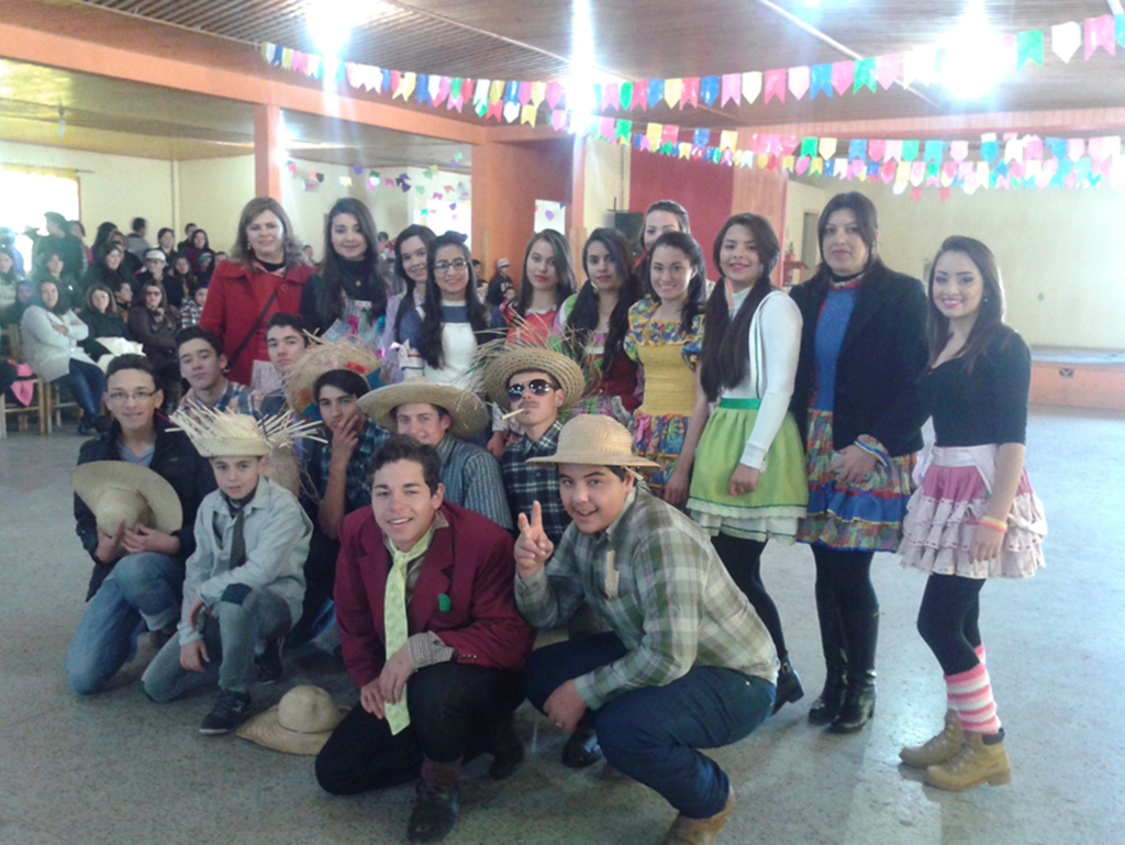 Alunos comemoram festa junina com resgate  de ritmos