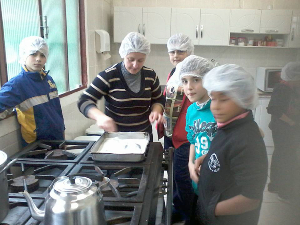 Alunos elaboram caderno de receitas