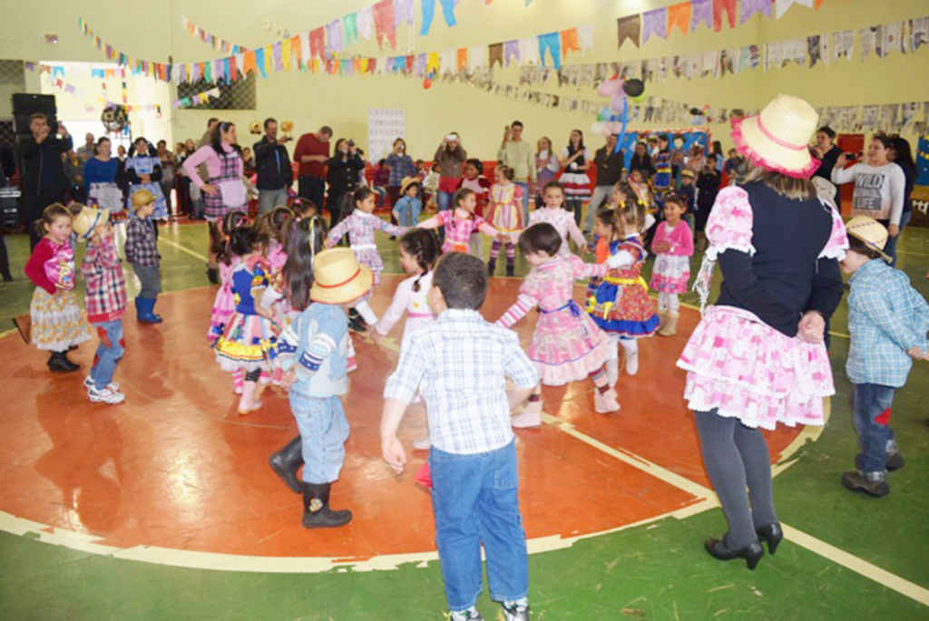 Rede Municipal de Ensino promove  Festa Junina