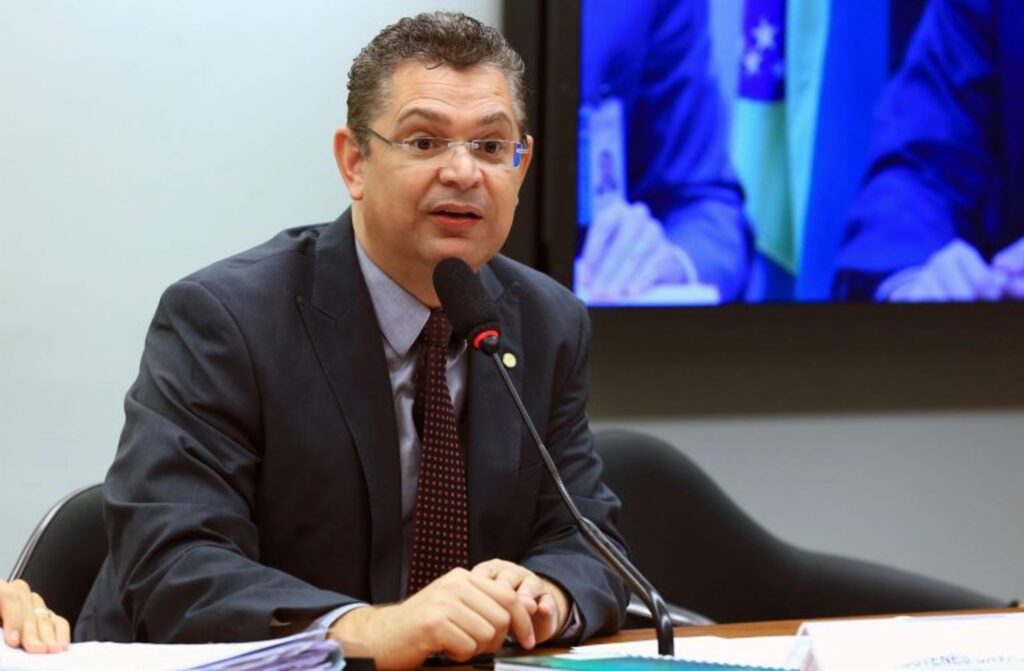 CCJ pode votar na próxima semana parecer sobre a PEC que limita gastos públicos