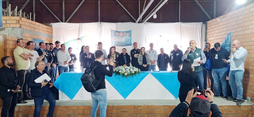 Aldo Azevedo / jornalista - Foto Legenda: O TEMPO jornal de fato registra mais este evento, contando com as presenças de candidatos ao Governo do Estado, Senado, Deputado Federal e Estadual.