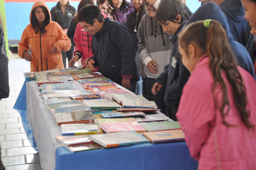 Escola recebe doação de livros através de  transações penais