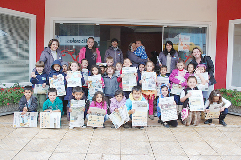 Alunos da Educação Infantil visitaram o  Correio dos Lagos