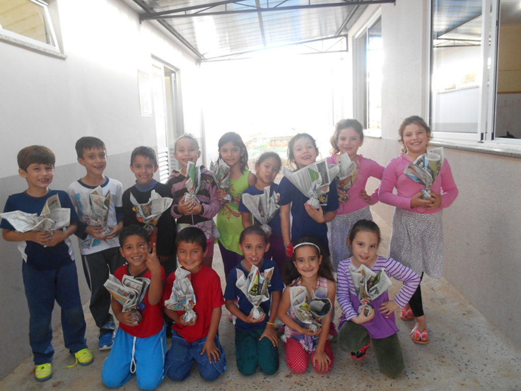 Alunos fabricam próprios brinquedos