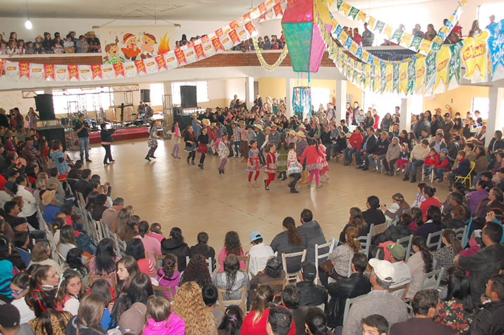 Escolas realizaram homenagem as mães
