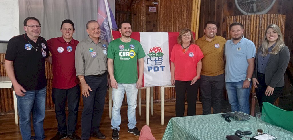 Aldo Azevedo / jornalista de formação - Foto legenda: Além dos candidatos ao Governo e ao Senado, Felipe Lanhi, Vitorino Lanho. Tiago de Oliveira Luz, Francieli Schumann e outros.