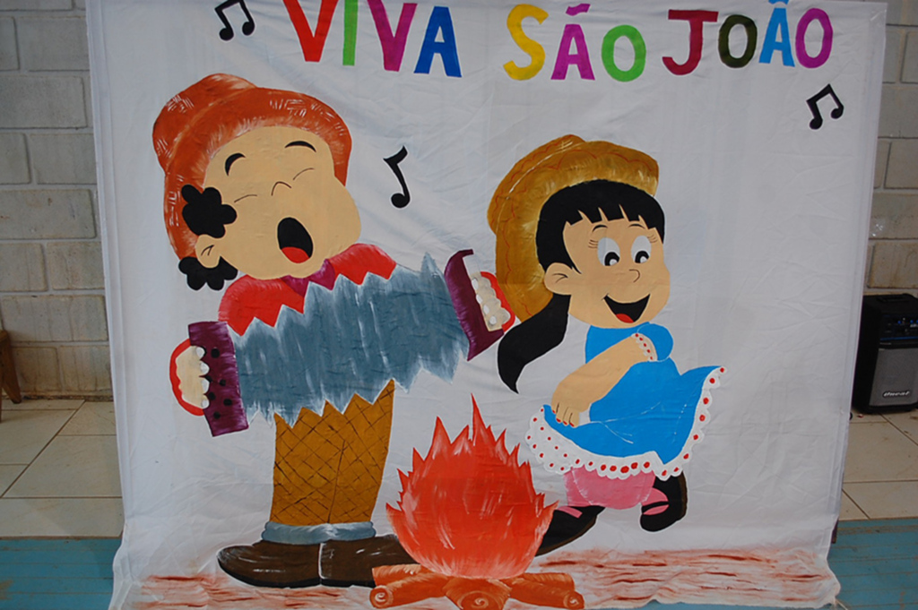 Kits escolares foram entregues a  alunos da Rede Municipal