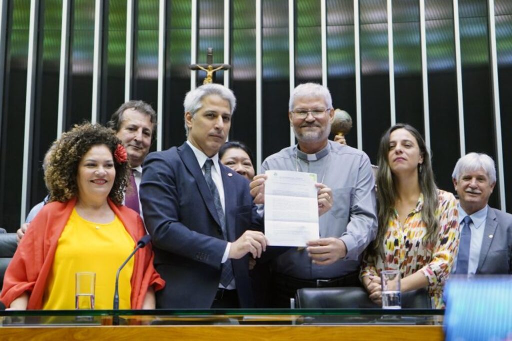 Deputados e especialistas criticam gestão ambiental do governo Bolsonaro