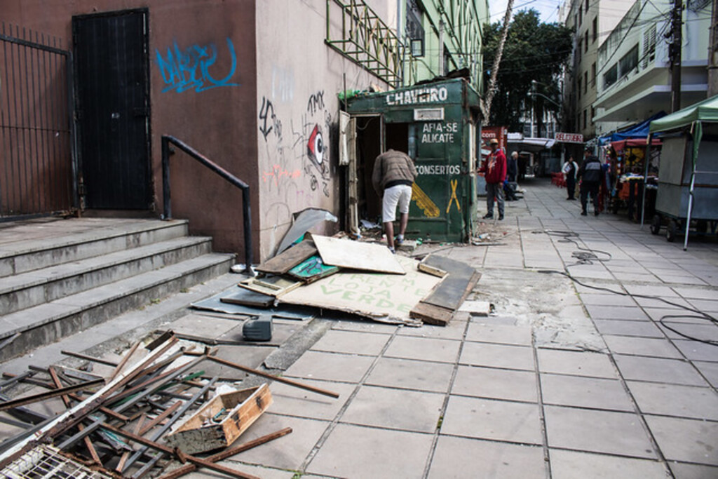 Casinhas de chaveiros inativas são desmontadas no Centro