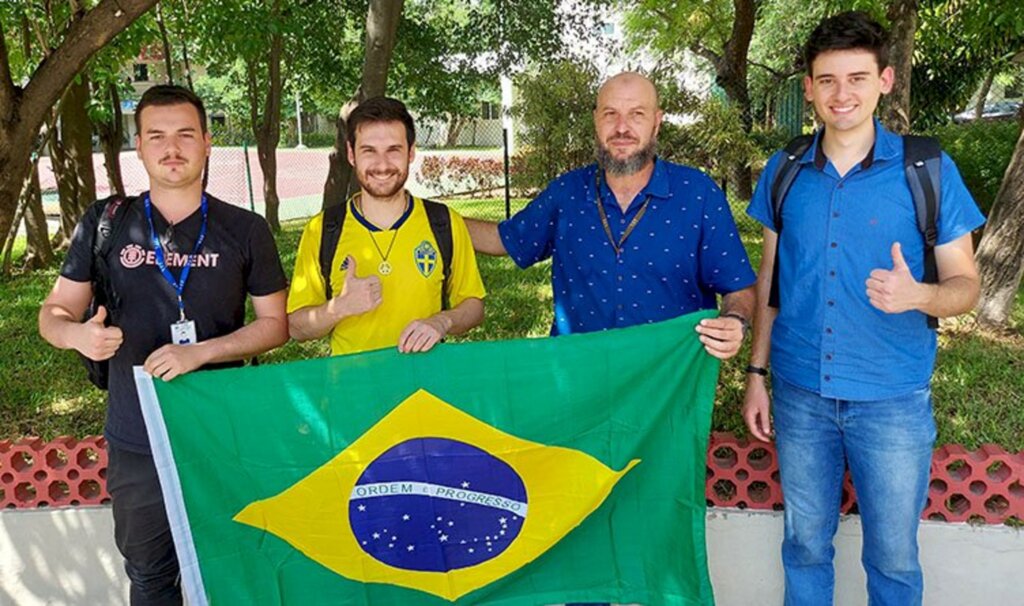 Marketing e Comunicação Unoesc Joaçaba - Bruno, Leonardo e Alex ficaram um mês em Vellore, na Índia.