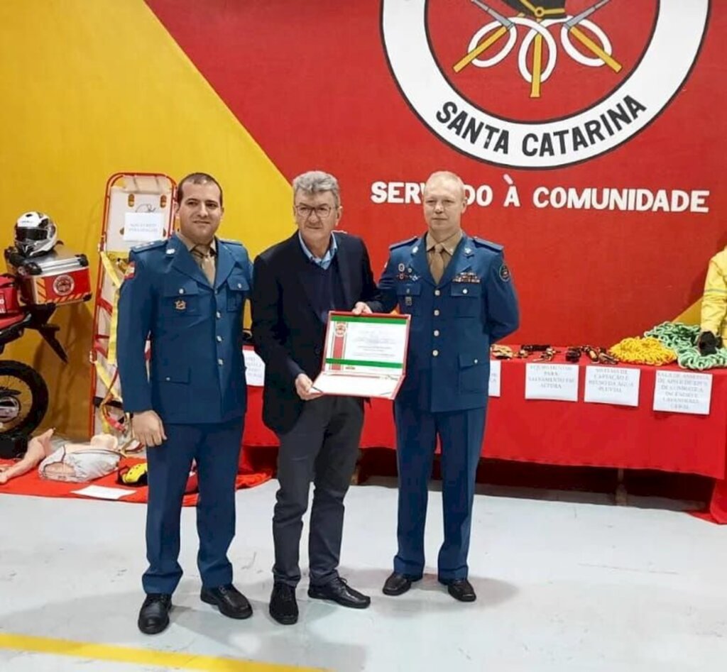 Homenagens e entrega de equipamentos ao Corpo de Bombeiros de Capinzal