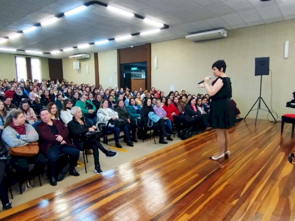 Contadora de histórias de Portugal esteve em Capinzal