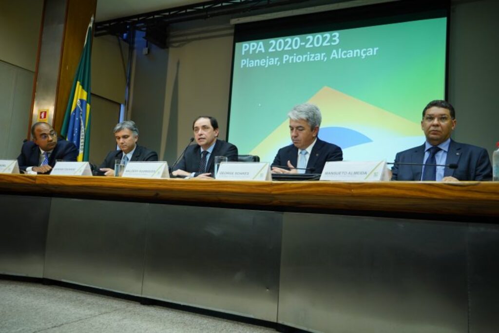 Proposta de Orçamento para 2020 prevê salário mínimo de R$ 1.039