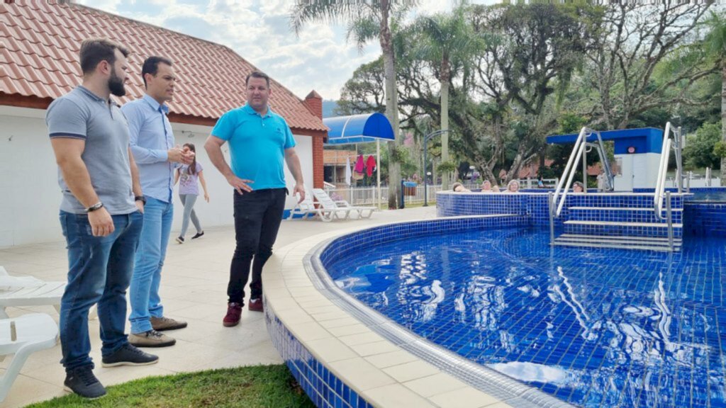 CAPITAL TURÍSTICA ENTRA NA REGRESSIVA PARA A FESTA DO ROUPÃO, COM FORTES EXPECTATIVAS PARA O EVENTO DE SÁBADO.