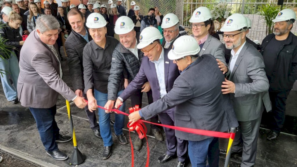 MAIOR USINA SOLAR DO SUL DO BRASIL É INAUGURADA EM PIRATUBA