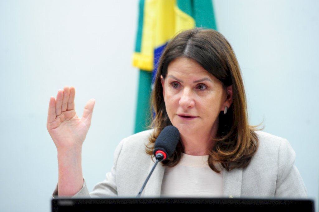 Em Audiência Pública solicitada por Carmen Zanotto, clínicas comprovam sobrepreço em medicamentos