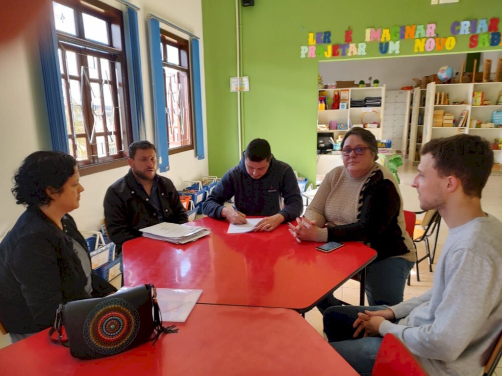 EDUCAÇÃO EMITE ORDEM DE SERVIÇO PARA REESTRUTURAÇÃO EM ESTRUTURA ELÉTRICA DE ESCOLA PÚBLICA DE PIRATUBA.