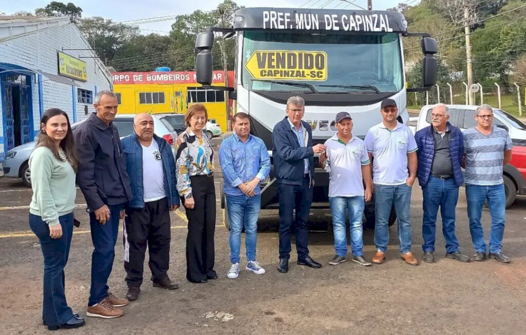 Prefeitura de Capinzal entrega caminhão a Cooperativa de Agricultores familiares.