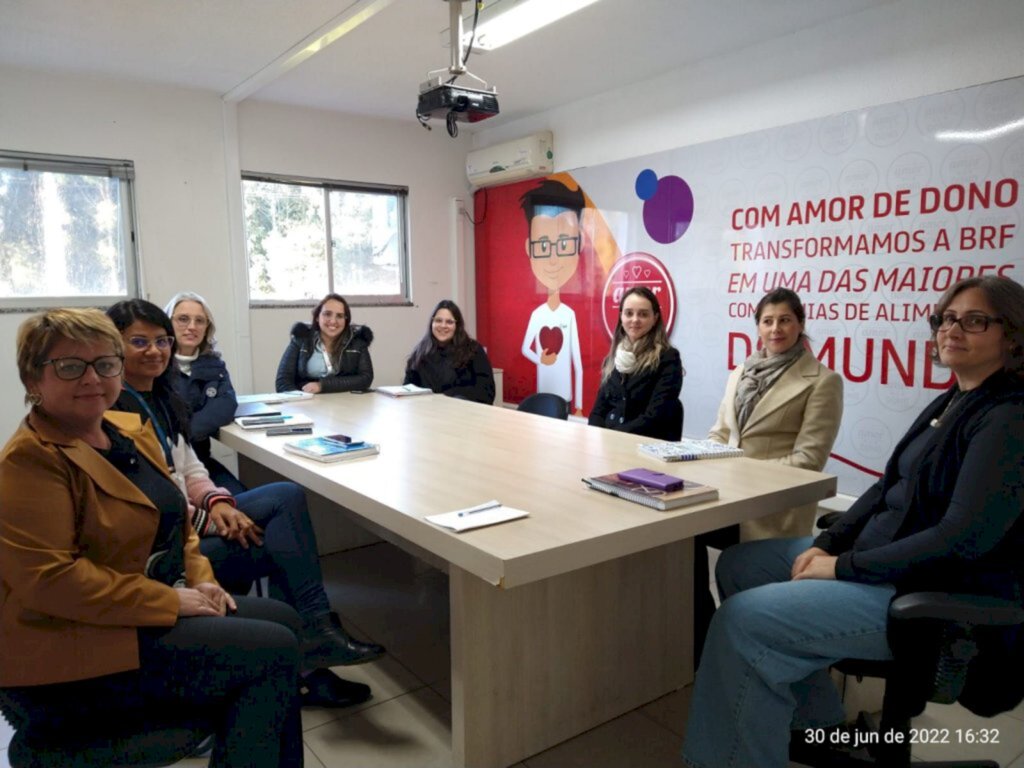 Secretária de Assistência Social esteve em reunião na Empresa BRF