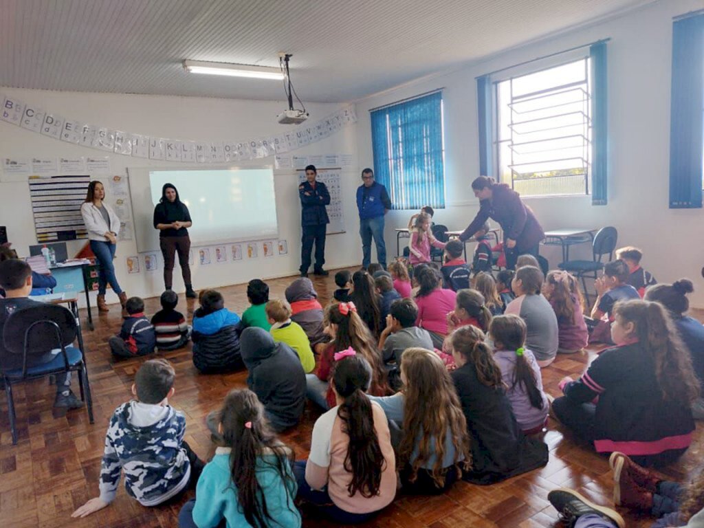 SAÚDE FAZ SÉRIE DE PALESTRAS DE PREVENÇÃO À DENGUE, DIRECIONADA À ESTUDANTES DA REDE MUNICIPAL.