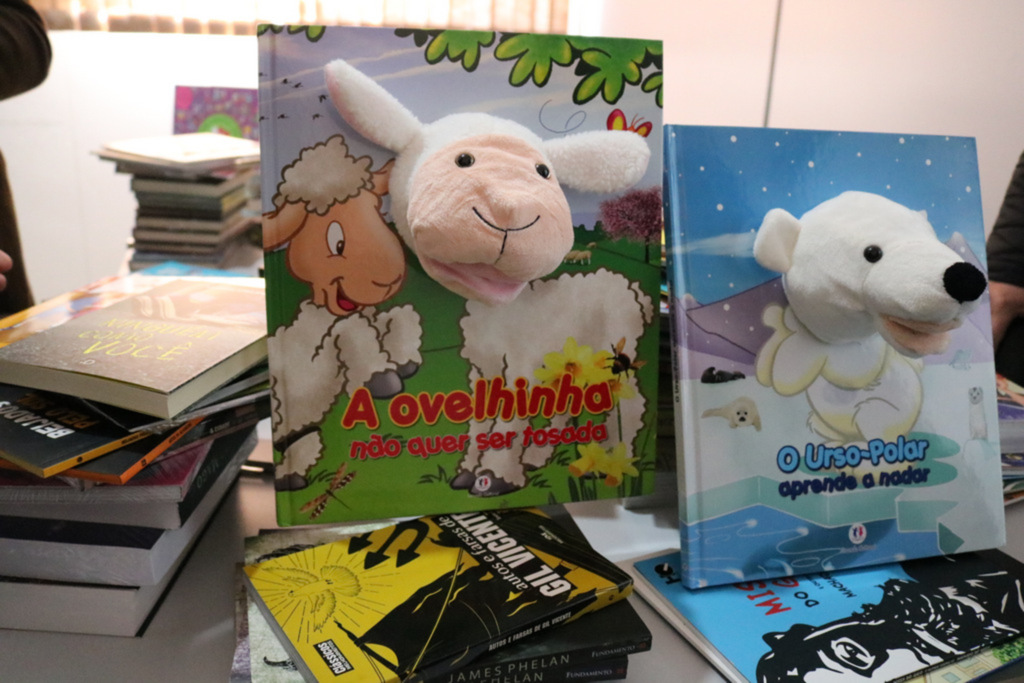 Candiota: Prefeitura adquire mais de 400 livros para a rede escolar
