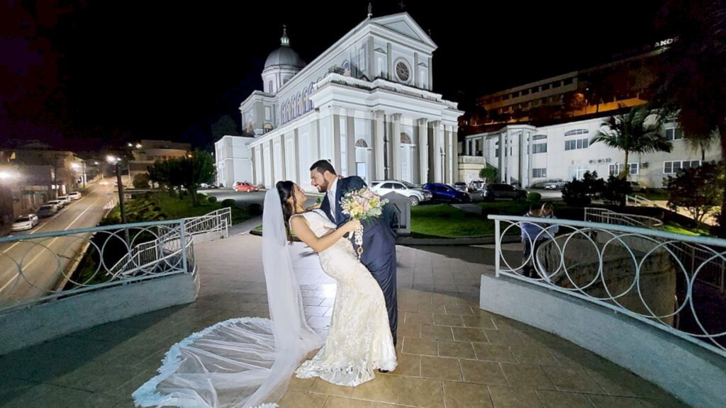 FOROGRAFA: Tatiane Barato. - Fabio José e Marina celebrado na igreja matriz de Capinzal