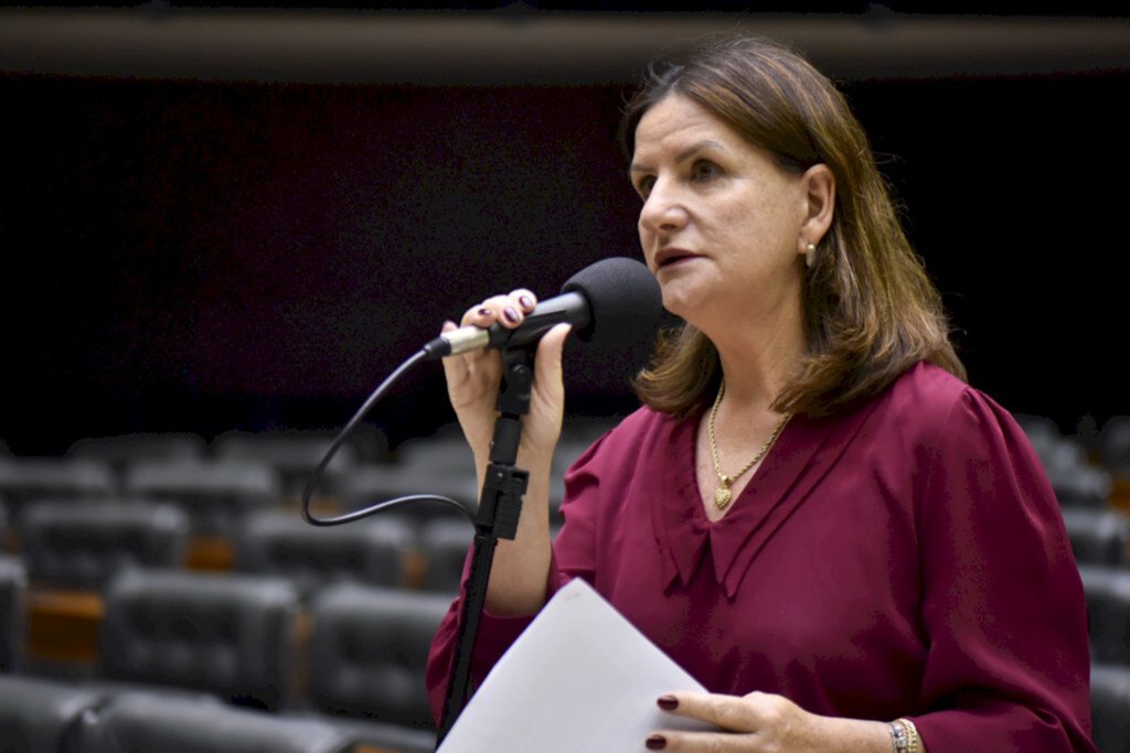 Gabinete Carmen Zanotto - Projeto de Lei 2730/20 que institui abril como o mês da conscientização da Doença de Parkinson.