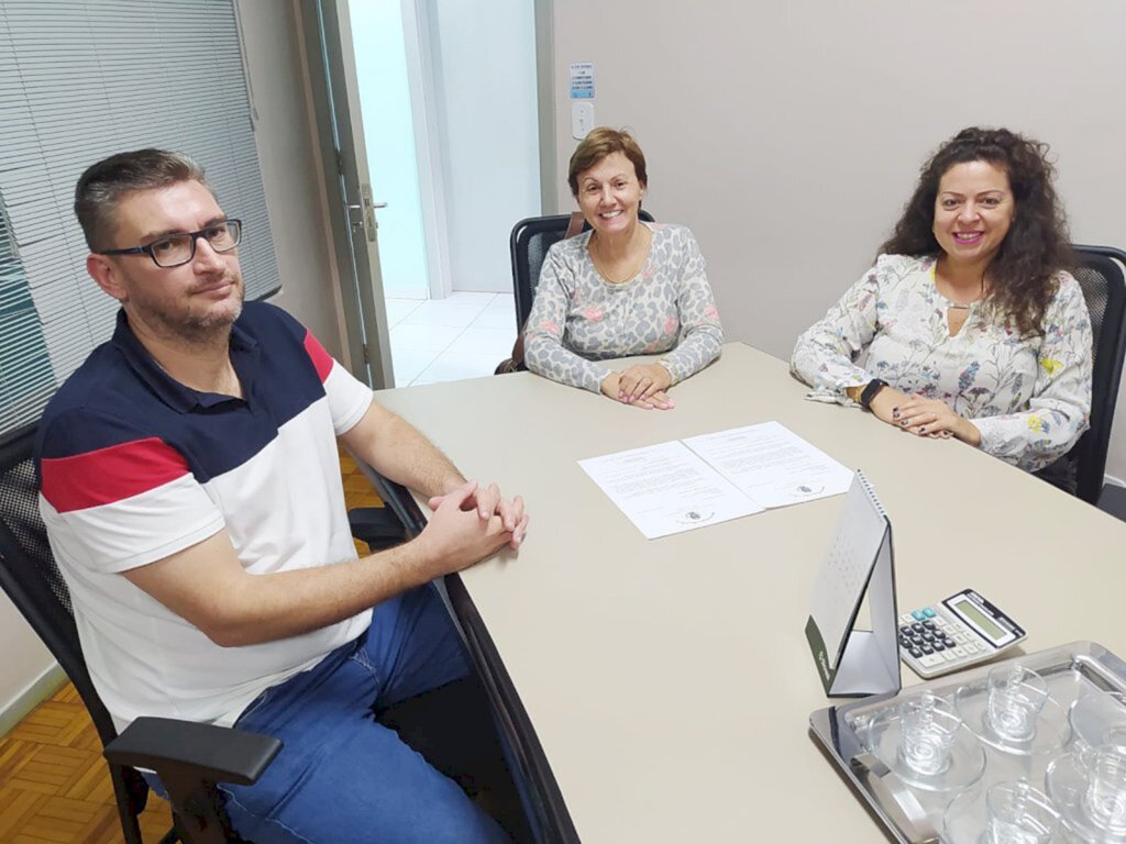  - Rafael Tonial, Marina Hachmann e Carla Dambros Viccari.